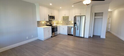 Redwood Terrace in San Diego, CA - Foto de edificio - Interior Photo