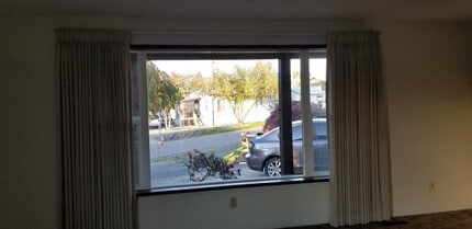 437 Indian Ln in Myrtle Creek, OR - Building Photo - Building Photo