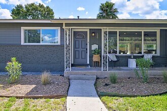 530 Burnside Dr in San Antonio, TX - Building Photo - Building Photo