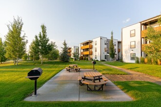 Cottonwood Corner Apartments in Bozeman, MT - Building Photo - Building Photo