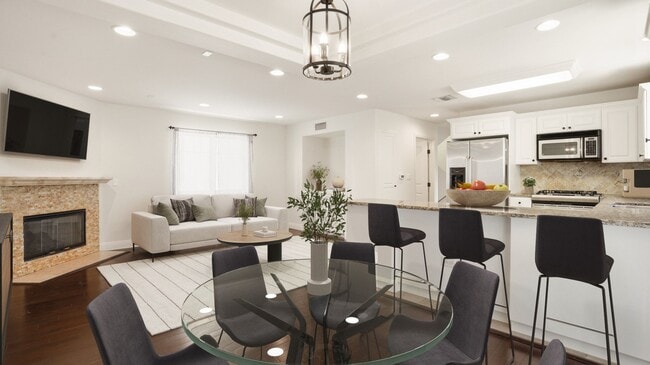 10752 Hortense St in North Hollywood, CA - Building Photo - Building Photo