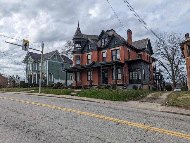 402 N Main St, Unit Apt #1