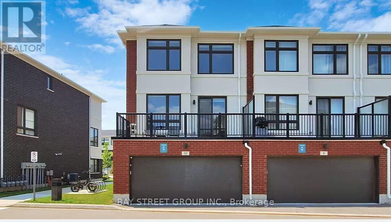 10 Emily Charron Ln in Richmond Hill, ON - Building Photo