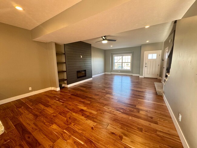 7008 Kentwell Ln in Lincoln, NE - Foto de edificio - Building Photo
