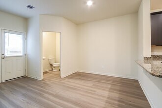 552 Solomon Ln in Brookshire, TX - Building Photo - Building Photo