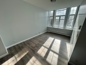 285 Essex St, Unit 2A in Lawrence, MA - Foto de edificio - Building Photo