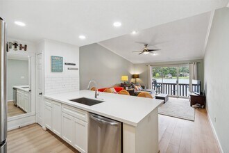 801 River Rd in Montgomery, TX - Foto de edificio - Building Photo