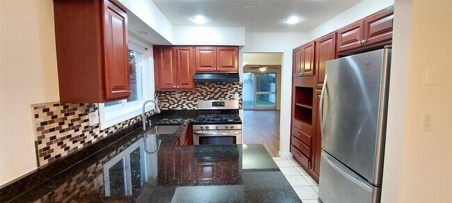 109 Roosevelt Dr in West Haverstraw, NY - Building Photo - Building Photo