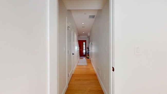 29 Crowninshield Rd, Unit 17 in Brookline, MA - Foto de edificio - Building Photo