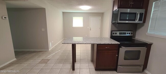 325 Royal Palms Dr in Atlantic Beach, FL - Building Photo - Building Photo
