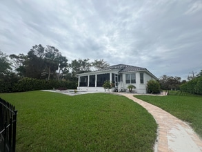 5178 Oakmont Pl in Siesta Key, FL - Building Photo - Building Photo