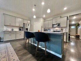 Gorgeous 4-Bed 2-Bath home Fort Collins, CO! in Fort Collins, CO - Building Photo
