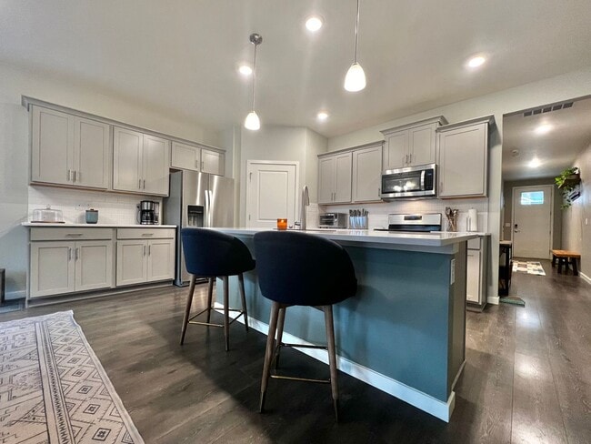 property at 908 Rollins Den Dr