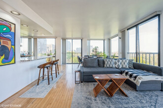 345 W Fullerton Pky, Unit 801 in Chicago, IL - Building Photo - Building Photo