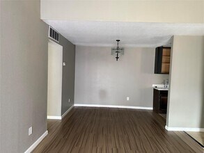 9090 S Braeswood Blvd in Houston, TX - Building Photo - Building Photo