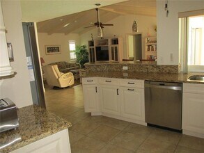 446 W Gate Dr in Venice, FL - Building Photo - Building Photo