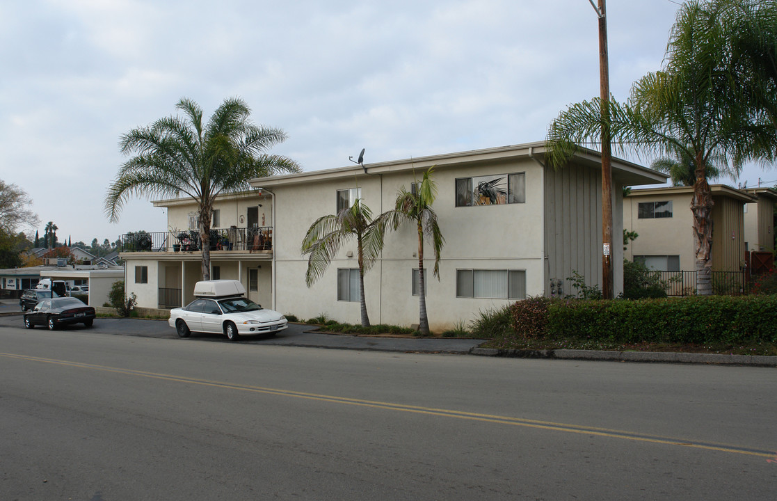 729 E Elder St in Fallbrook, CA - Building Photo