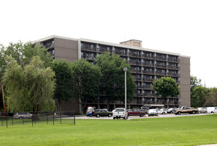 The Towers at Southdale Affordable Senior Apartamentos