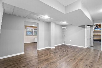 3032 W 9th St in Waterloo, IA - Building Photo - Building Photo