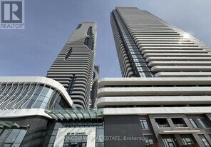 225 Commerce St in Vaughan, ON - Building Photo