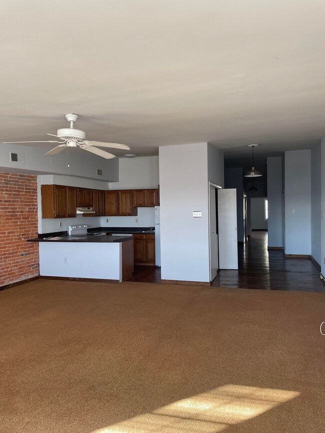 4 S Front St, Unit 4 in Philadelphia, PA - Building Photo - Building Photo