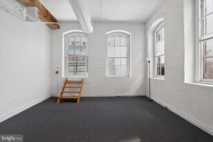 408 Vine St in Philadelphia, PA - Building Photo