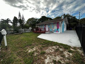 105 NW 31st St in Miami, FL - Building Photo