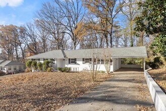 2352 Elmwood Cir SE in Atlanta, GA - Building Photo - Building Photo