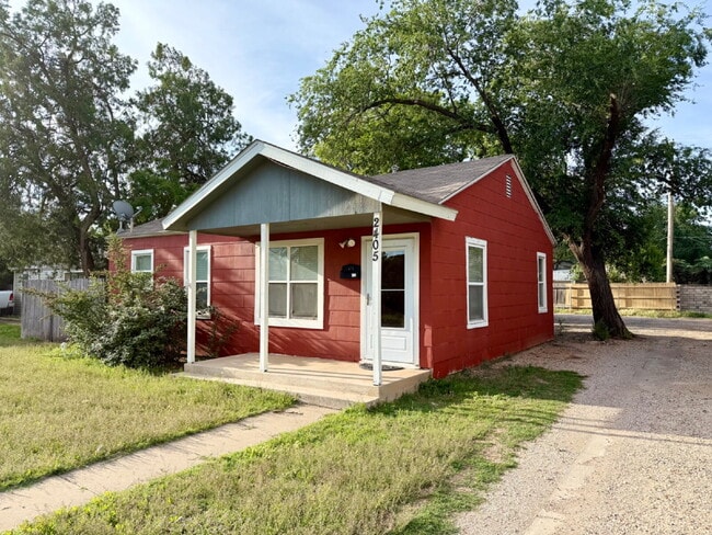 2405 22nd Pl in Lubbock, TX - Building Photo - Building Photo