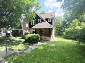 800 N 6th St in Clairton, PA - Building Photo