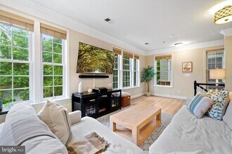 7135 Huntley Creek Pl in Alexandria, VA - Building Photo - Building Photo