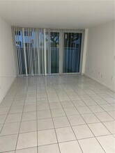 8045 NW 7th St-Unit -2105 in Miami, FL - Building Photo - Building Photo