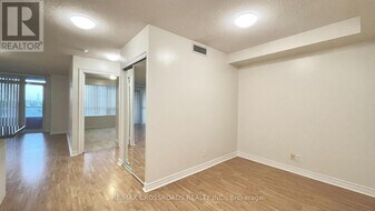 33 Cox Blvd, Unit 607 in Markham, ON - Building Photo