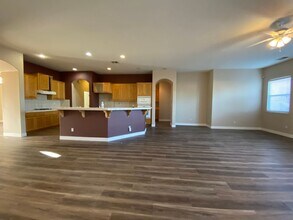 10115 Kuhn Ranch Way in Elk Grove, CA - Building Photo - Building Photo