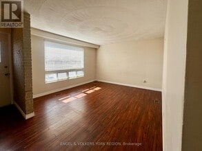 135 Luxury Ave in Bradford West Gwillimbury, ON - Building Photo - Building Photo