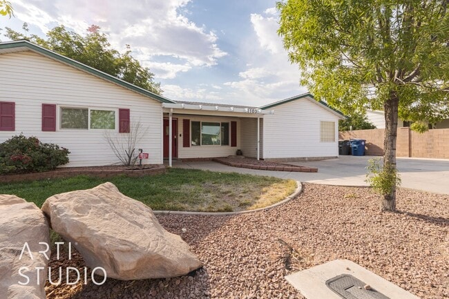 1103 N Jefferson St in Saint George, UT - Building Photo - Building Photo