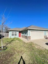 214 Lasso Cir in Kemp, TX - Building Photo