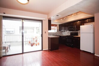 1214 S Mayflower Ave, Unit D in Monrovia, CA - Building Photo - Building Photo
