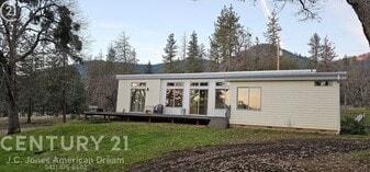 605 Missouri Flat Rd in Grants Pass, OR - Building Photo