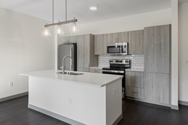 2420 E Capitol Dr in Shorewood, WI - Building Photo - Building Photo