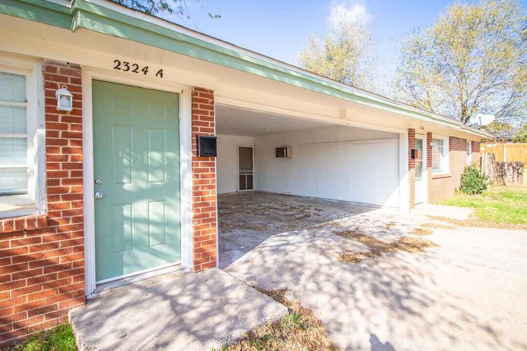 2324 62nd St, Unit A in Lubbock, TX - Building Photo