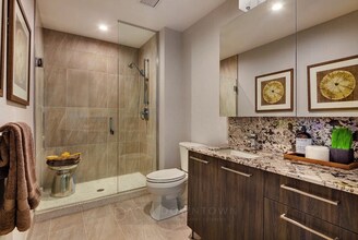 401 W Superior St in Chicago, IL - Building Photo - Building Photo