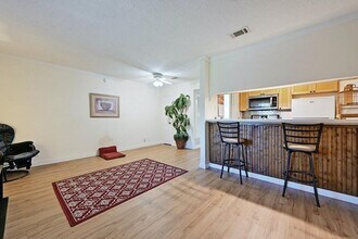 711 Eberhart Ln in Austin, TX - Building Photo - Building Photo
