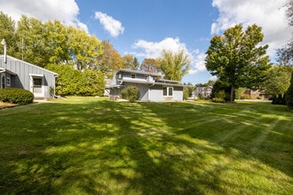 4705 Highland Park Dr in Slinger, WI - Building Photo - Building Photo
