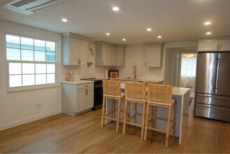 6960 Poinsetta Ave in Longboat Key, FL - Building Photo - Building Photo