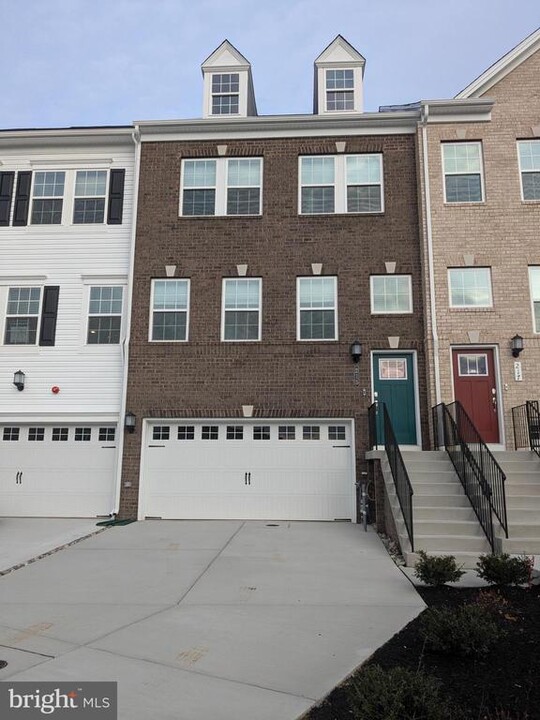 215 Birdie Ct in Pikesville, MD - Building Photo