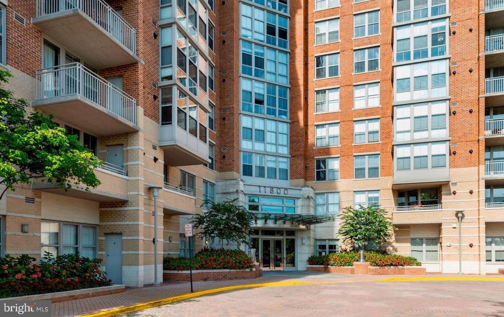 11800 Sunset Hills Rd in Reston, VA - Building Photo