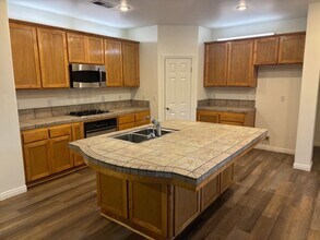 10205 Malaguena Ct in Bakersfield, CA - Building Photo - Building Photo