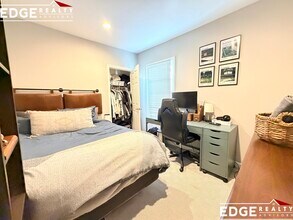 70 Quint Ave in Boston, MA - Foto de edificio - Building Photo