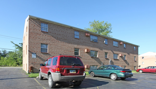 Clough Pike Apartments in Cincinnati, OH - Building Photo - Building Photo